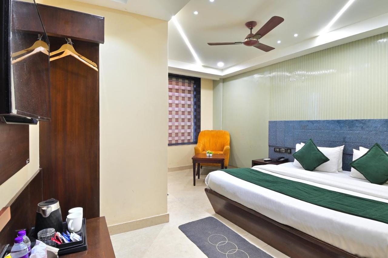 Hotel Hotel Fabstays - South Delhi 4*