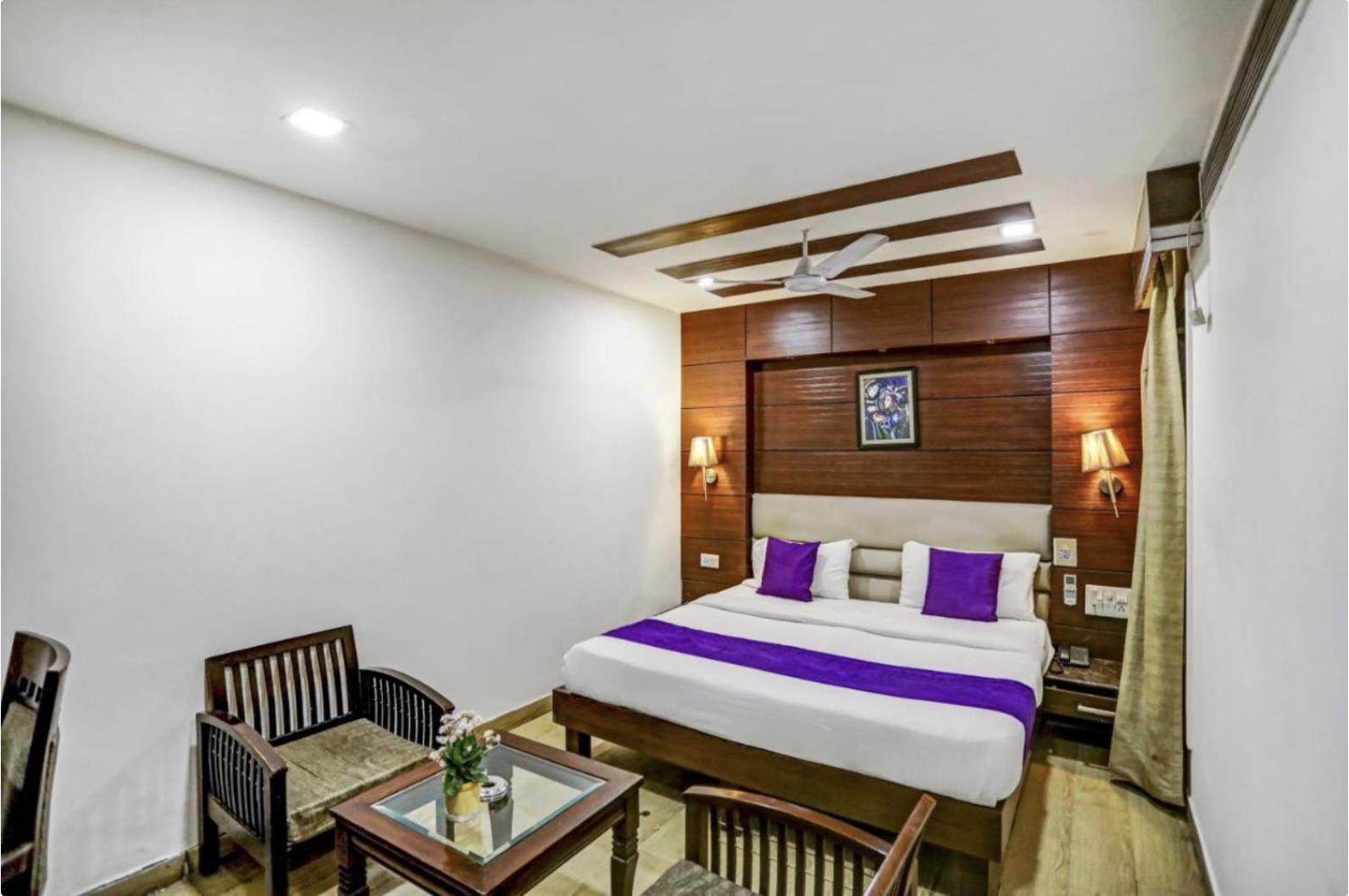 Hotel Fabstays - South Delhi